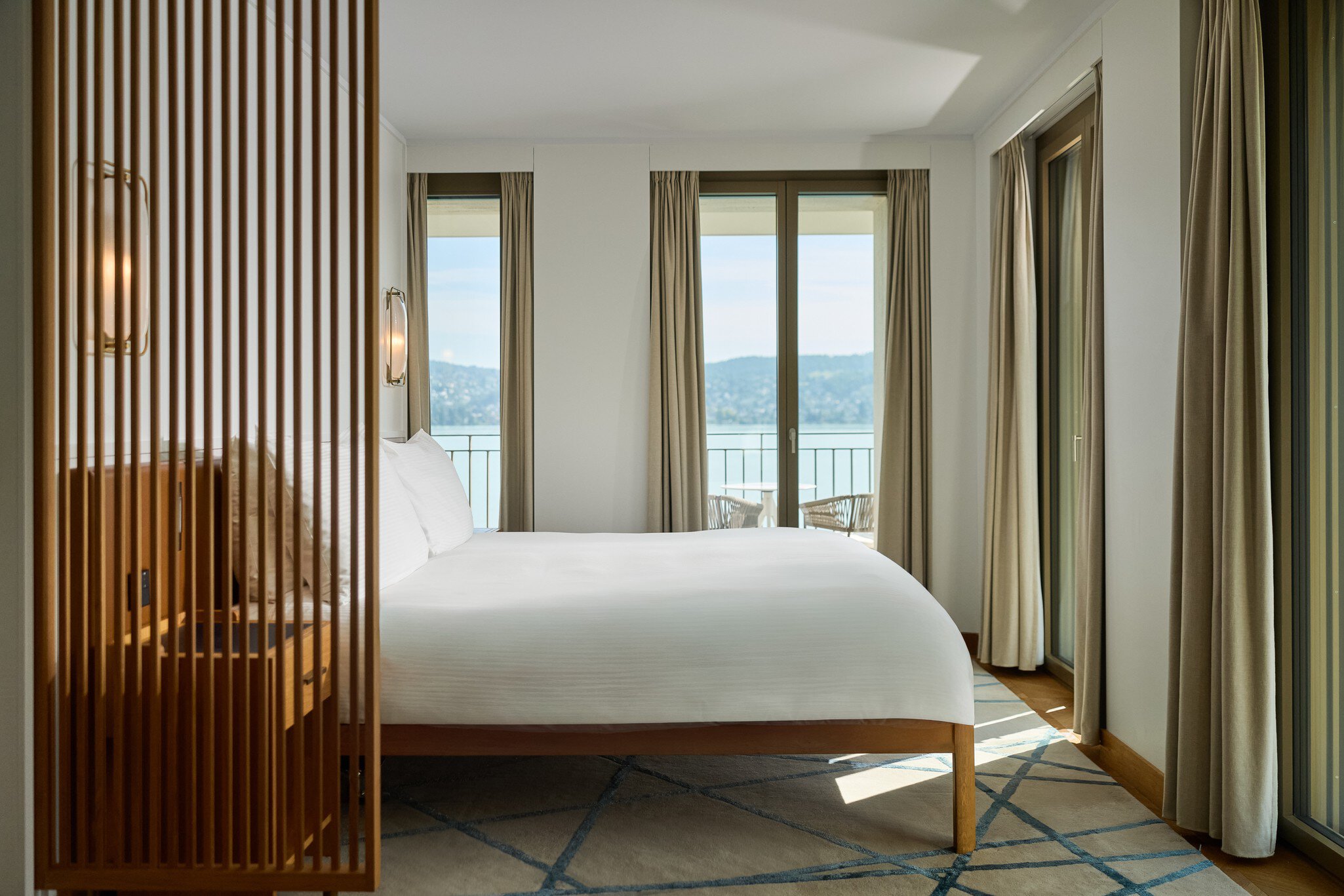 Alex – Lakefront Lifestyle Hotel & Suites