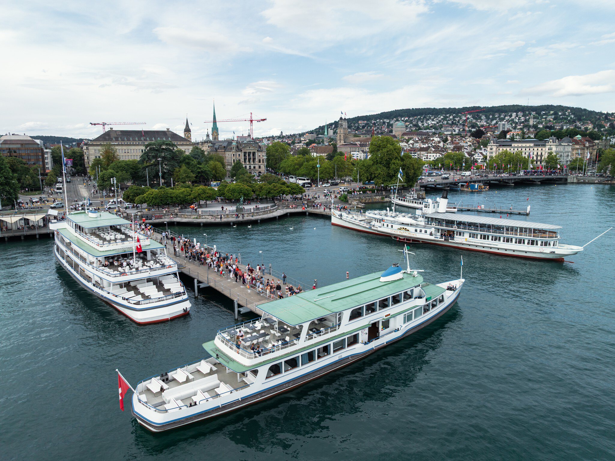 Bürkliterrasse – Zurich's Front Row Seat by the Lake 