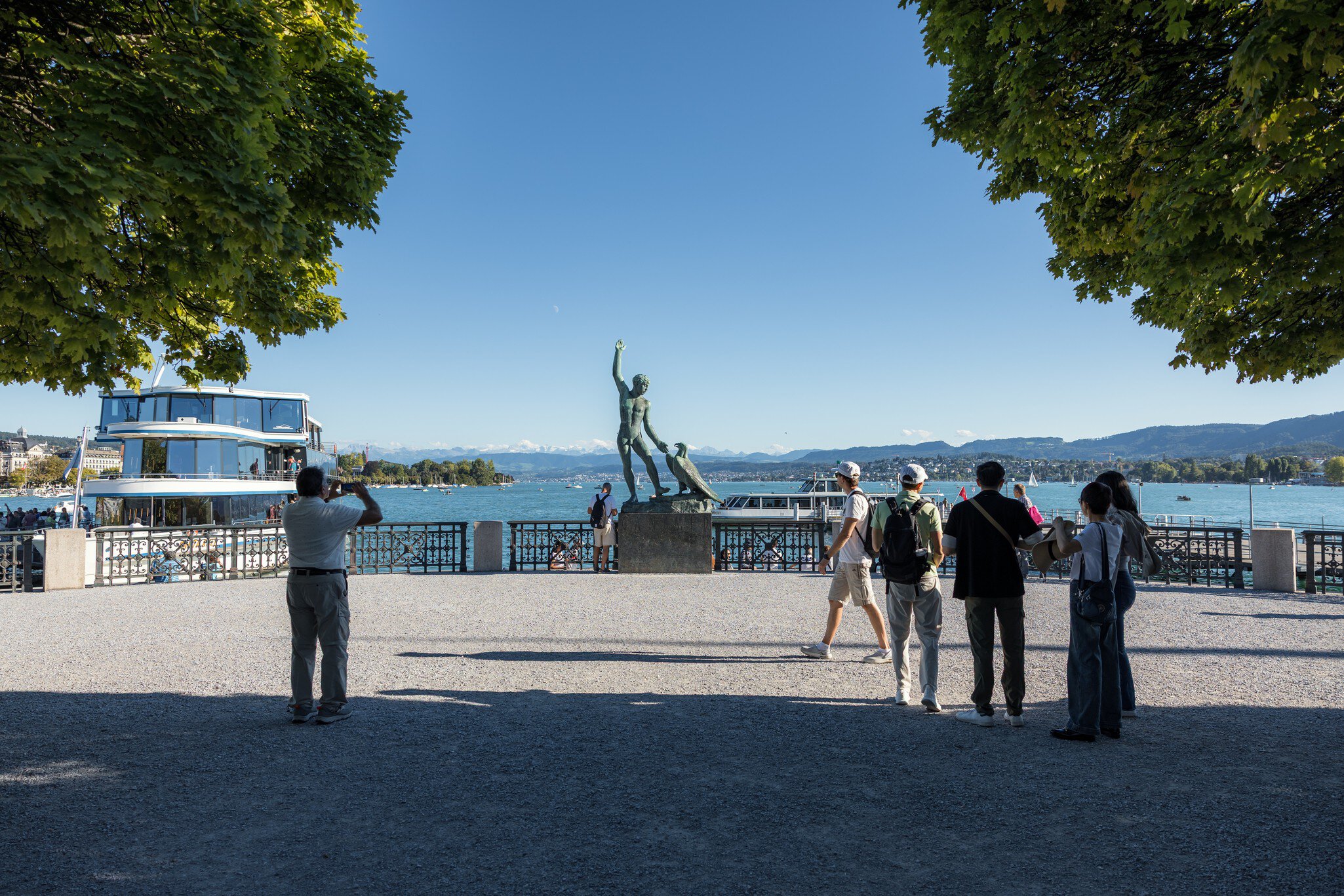 Bürkliterrasse – Zurich's Front Row Seat by the Lake 