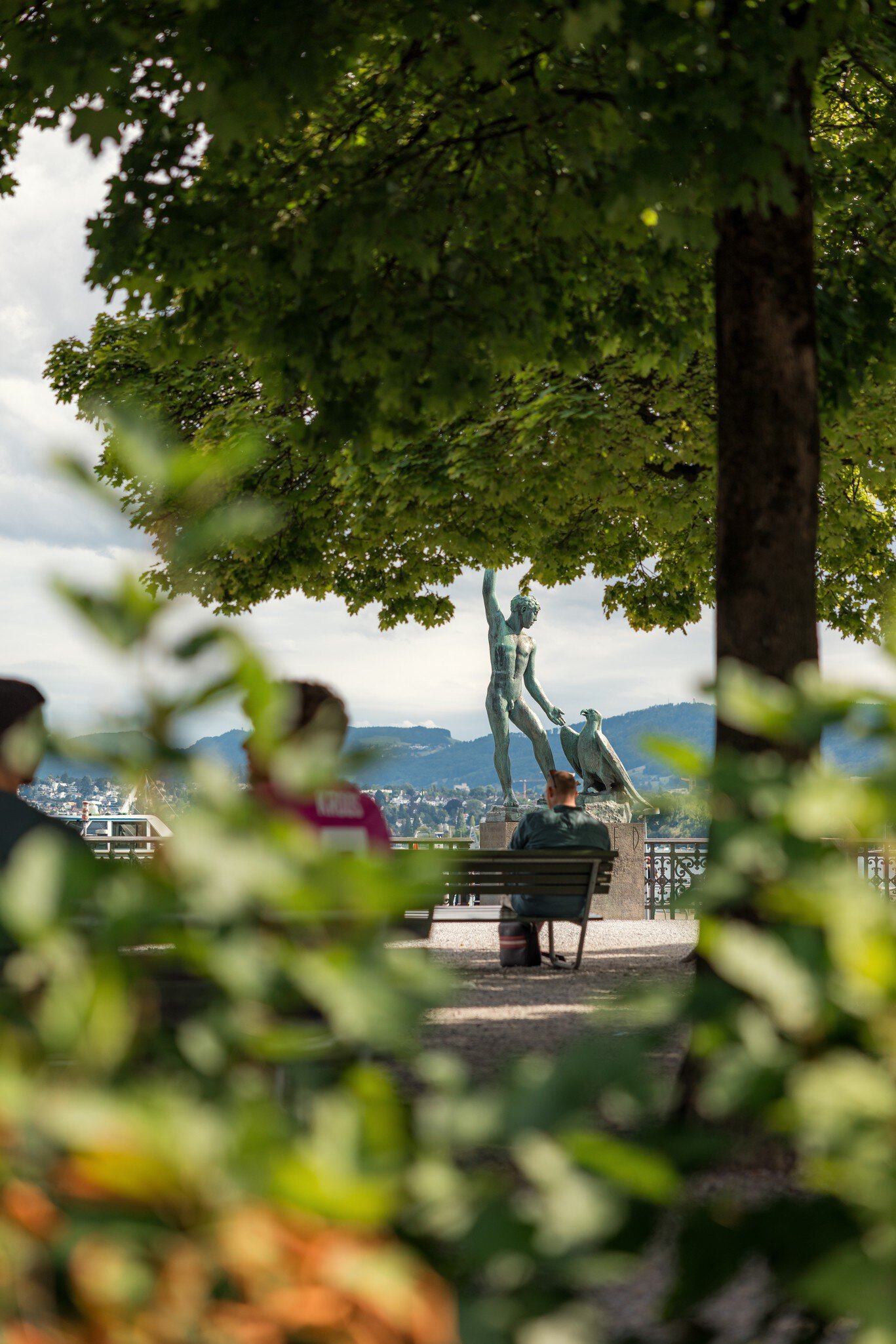 Bürkliterrasse – Zurich's Front Row Seat by the Lake 
