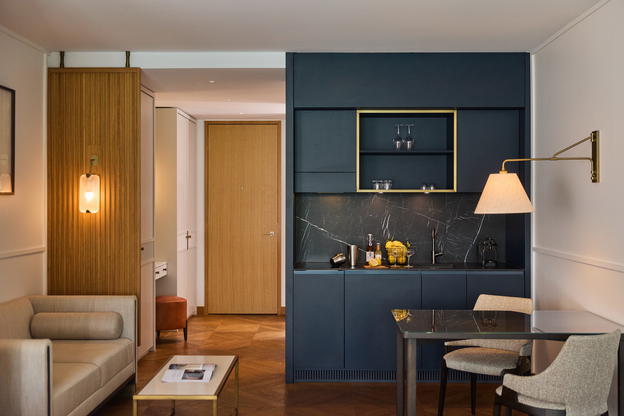 Alex – Lakefront Lifestyle Hotel & Suites