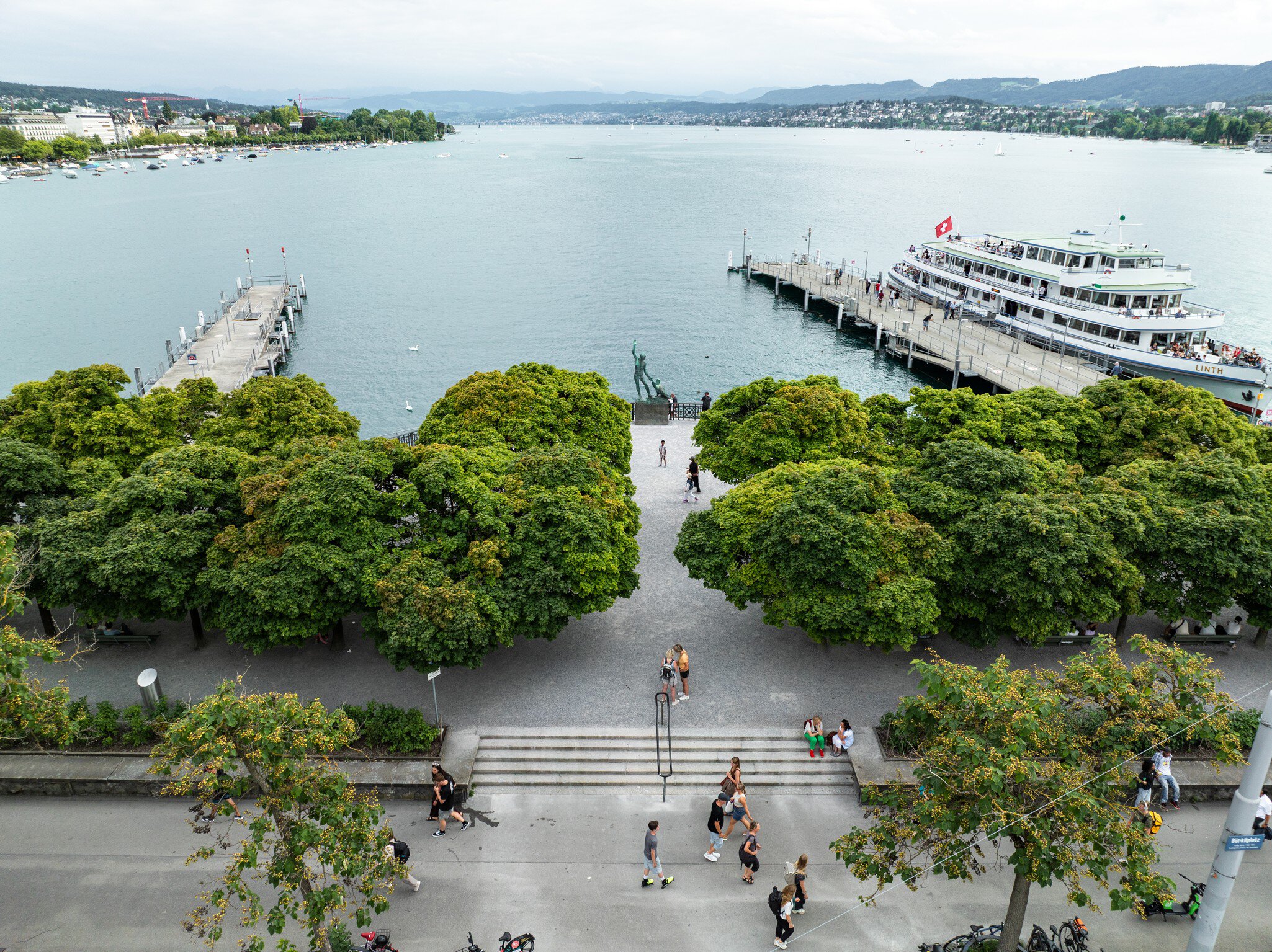 Bürkliterrasse – Zurich's Front Row Seat by the Lake 