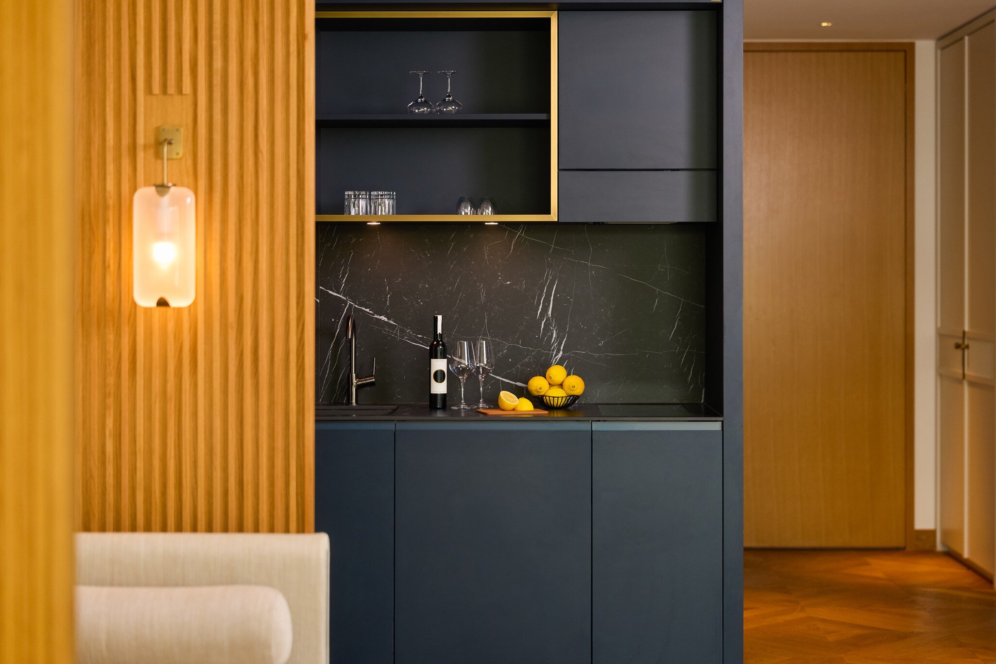 Alex – Lakefront Lifestyle Hotel & Suites